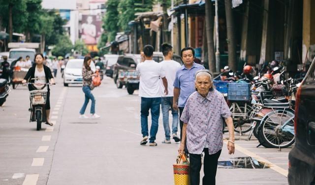 景區(qū)商家拒收人民幣，現(xiàn)象、原因及解決策略