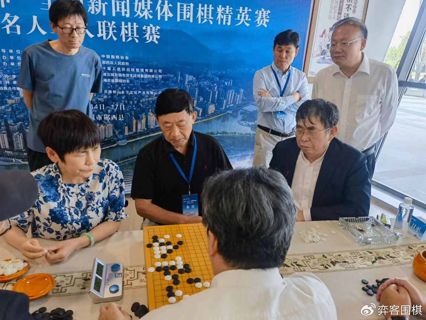 圍棋賽場(chǎng)內(nèi)外熱議與動(dòng)態(tài)最新報(bào)道