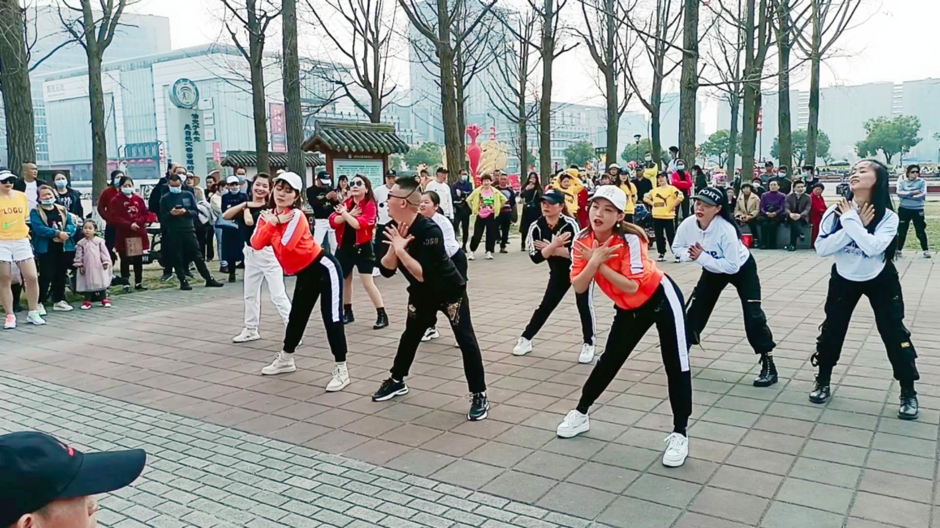 最新男士廣場(chǎng)舞視頻，活力與健康時(shí)尚潮流的完美結(jié)合